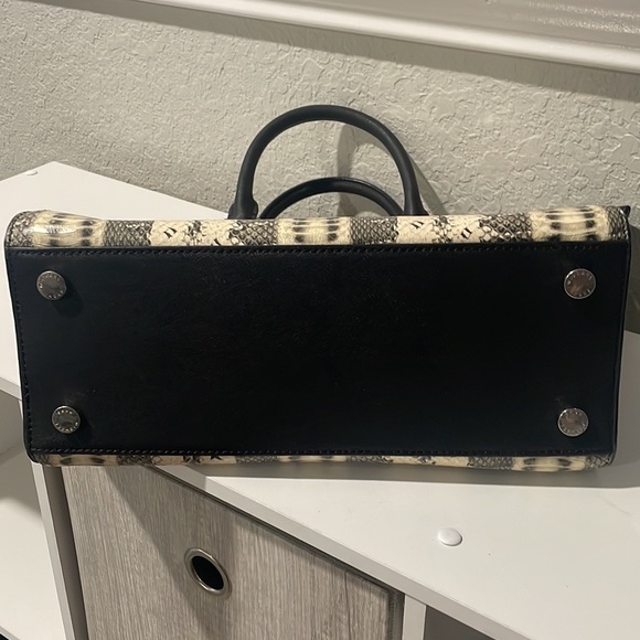 NWOT MICHAEL KORS Selma Large Snake Print Leather Purse Black and Off White - Picture 14 of 14